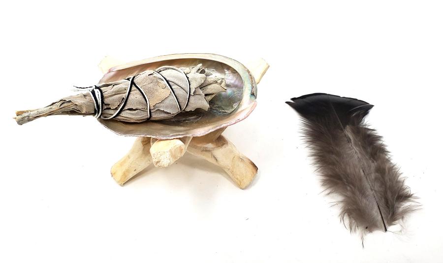 Travelers White Sage Smudging Kit - Shell, Sage, Tripod, Feather. (Mini Size)